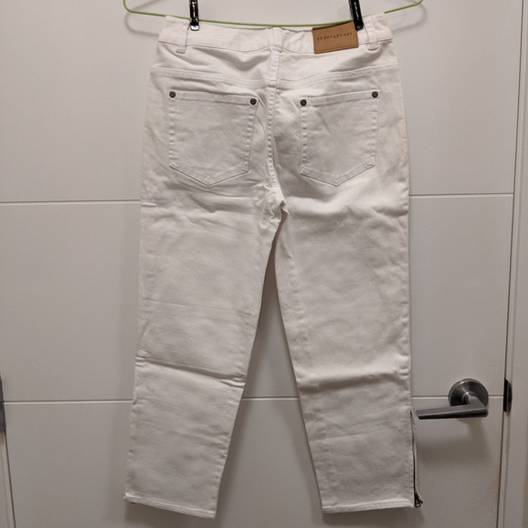 Brand new white capris. - Picture 2 of 3